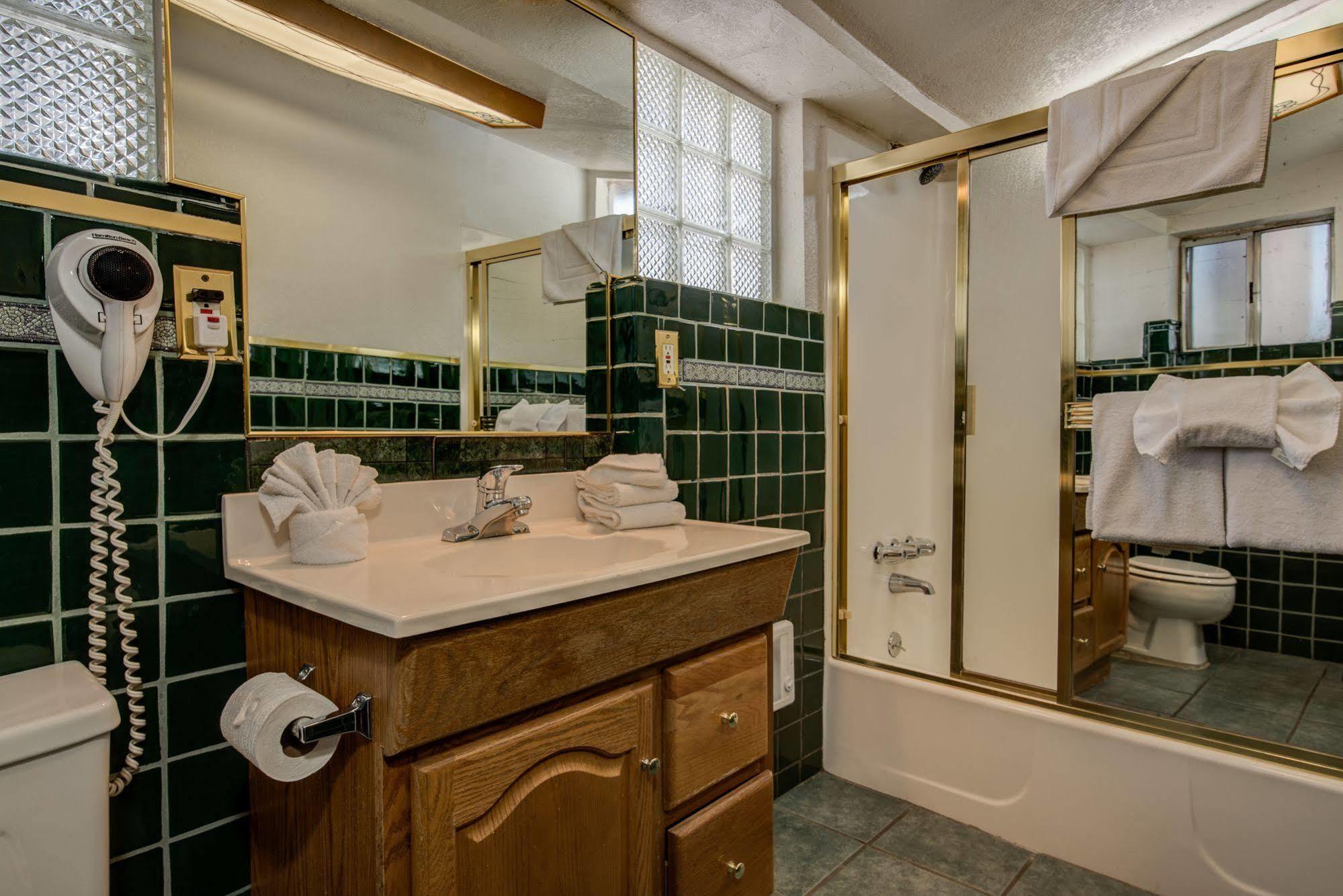 Doc'S Cottages South Lake Tahoe Стейтлайн Екстериор снимка