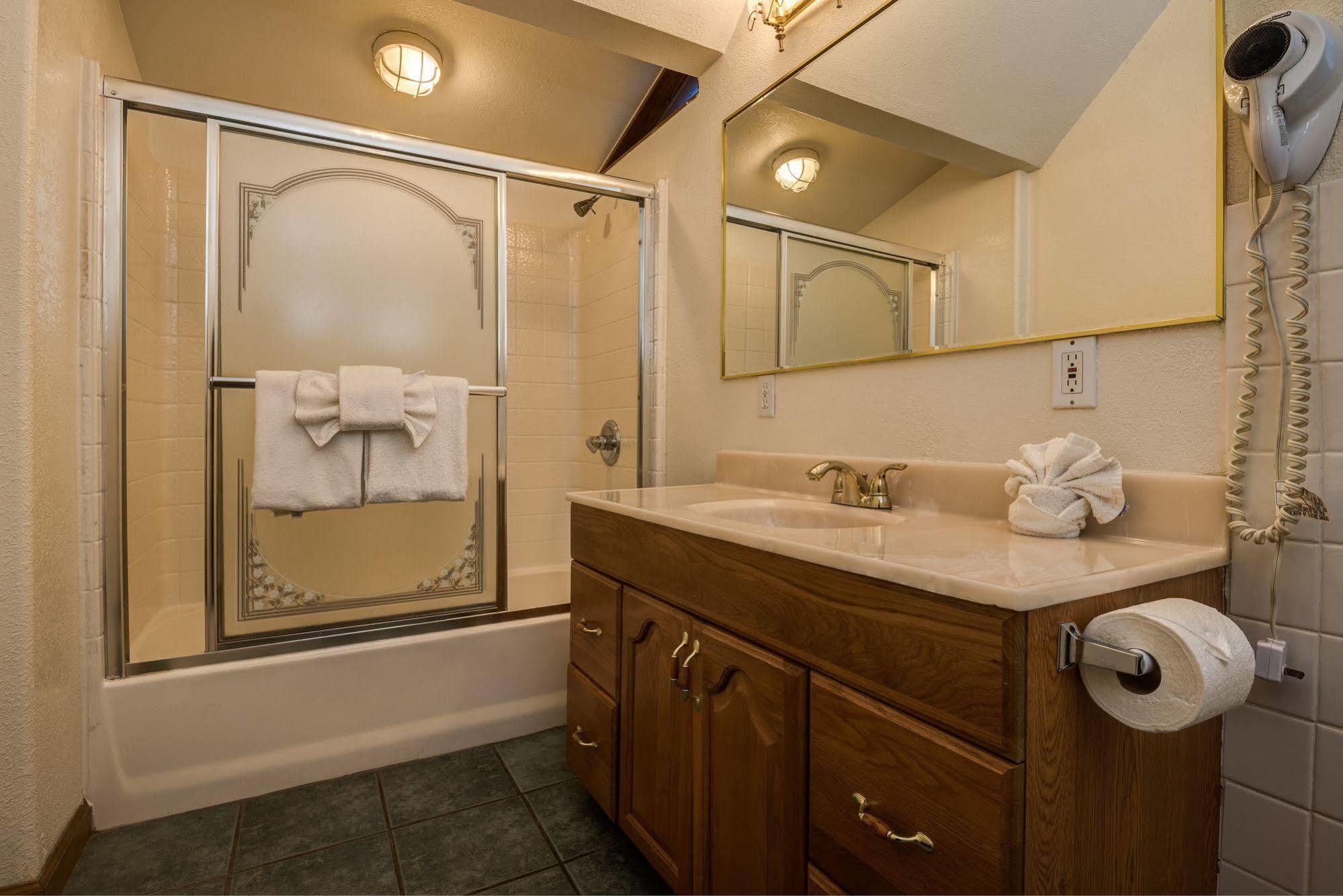 Doc'S Cottages South Lake Tahoe Стейтлайн Екстериор снимка