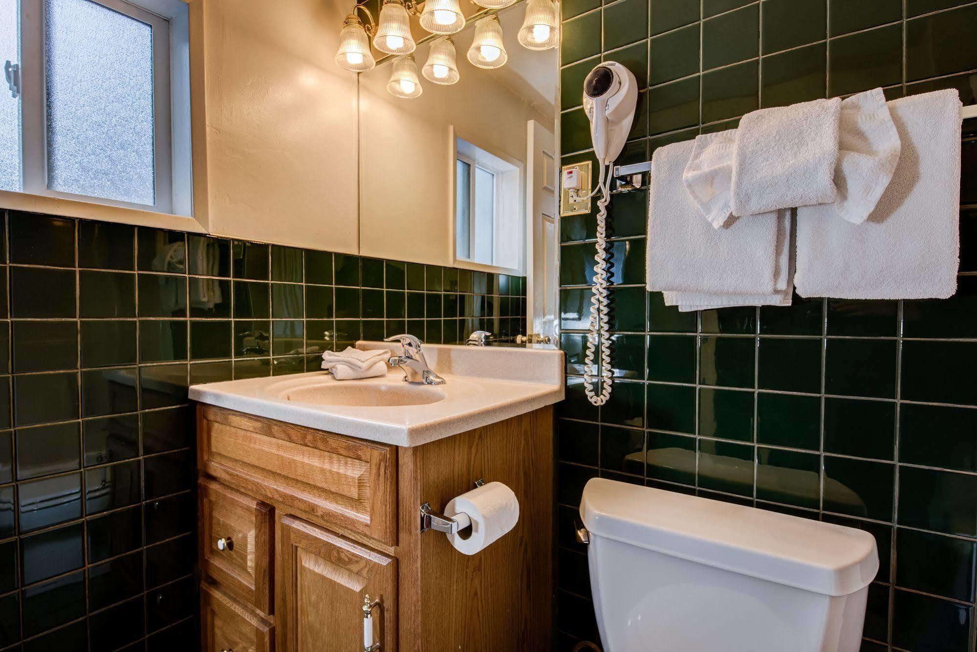 Doc'S Cottages South Lake Tahoe Стейтлайн Екстериор снимка