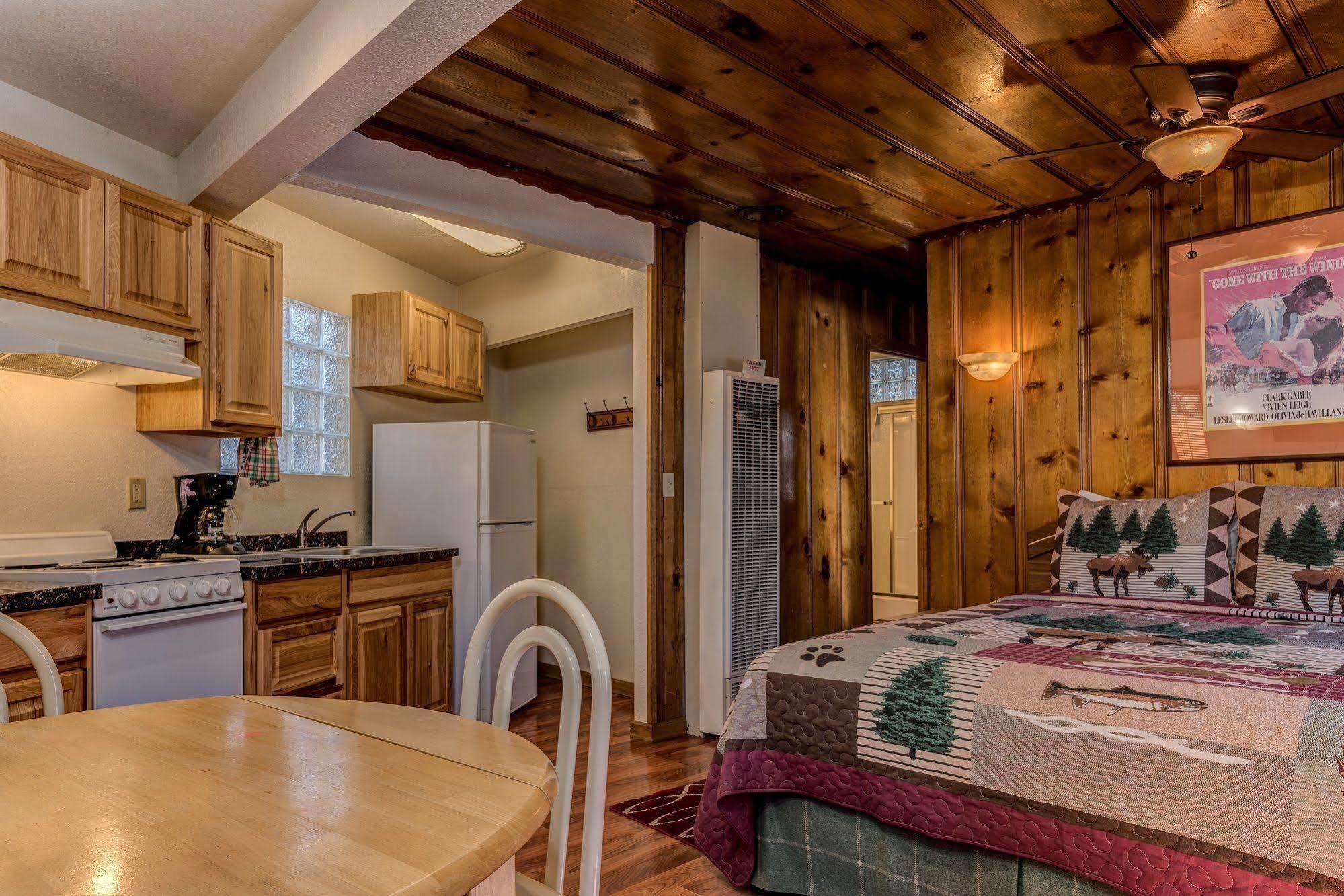 Doc'S Cottages South Lake Tahoe Стейтлайн Екстериор снимка