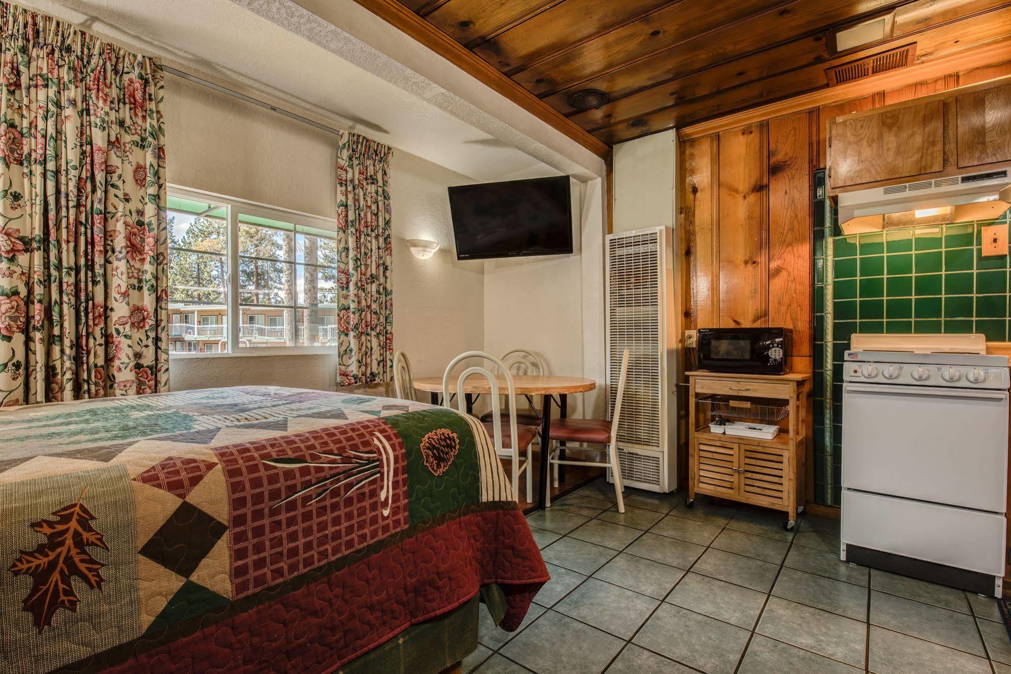 Doc'S Cottages South Lake Tahoe Стейтлайн Екстериор снимка